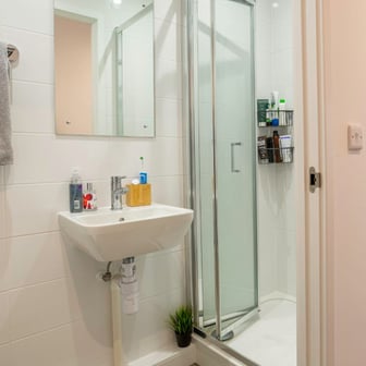 Silver Skyline En Suite - Image 5